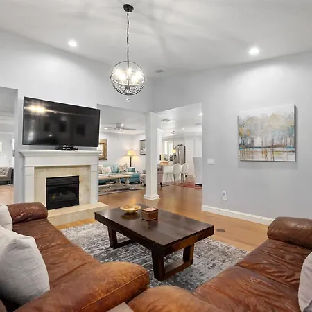 Fountain Of Youth House - Scenic Downtown Retreat